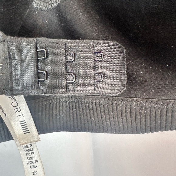 Victoria Sport VSX Logo Underwire Padded Sports Bra.  Size 32C - Picture 7 of 9